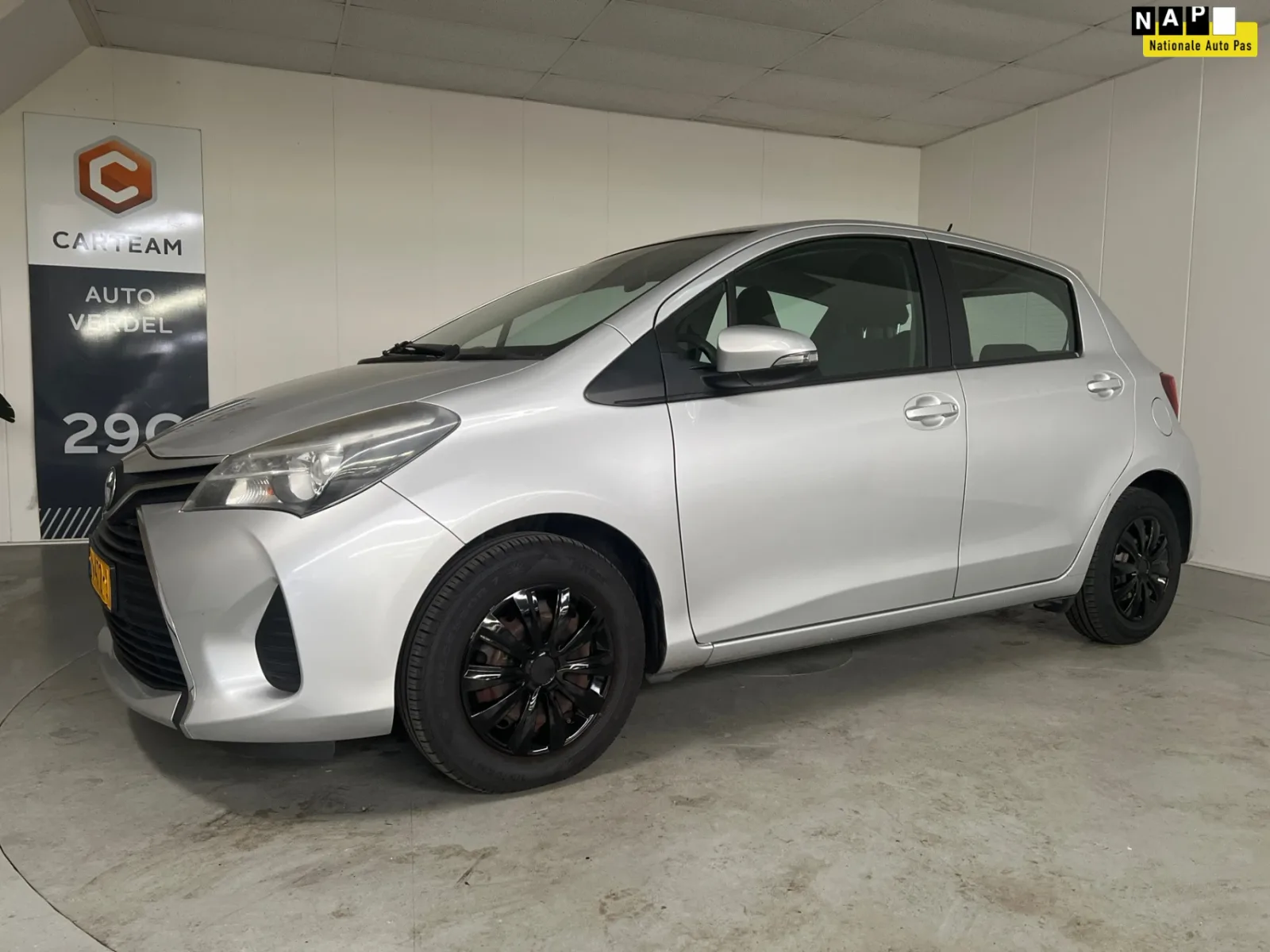 Toyota Yaris (2015) — foto 1