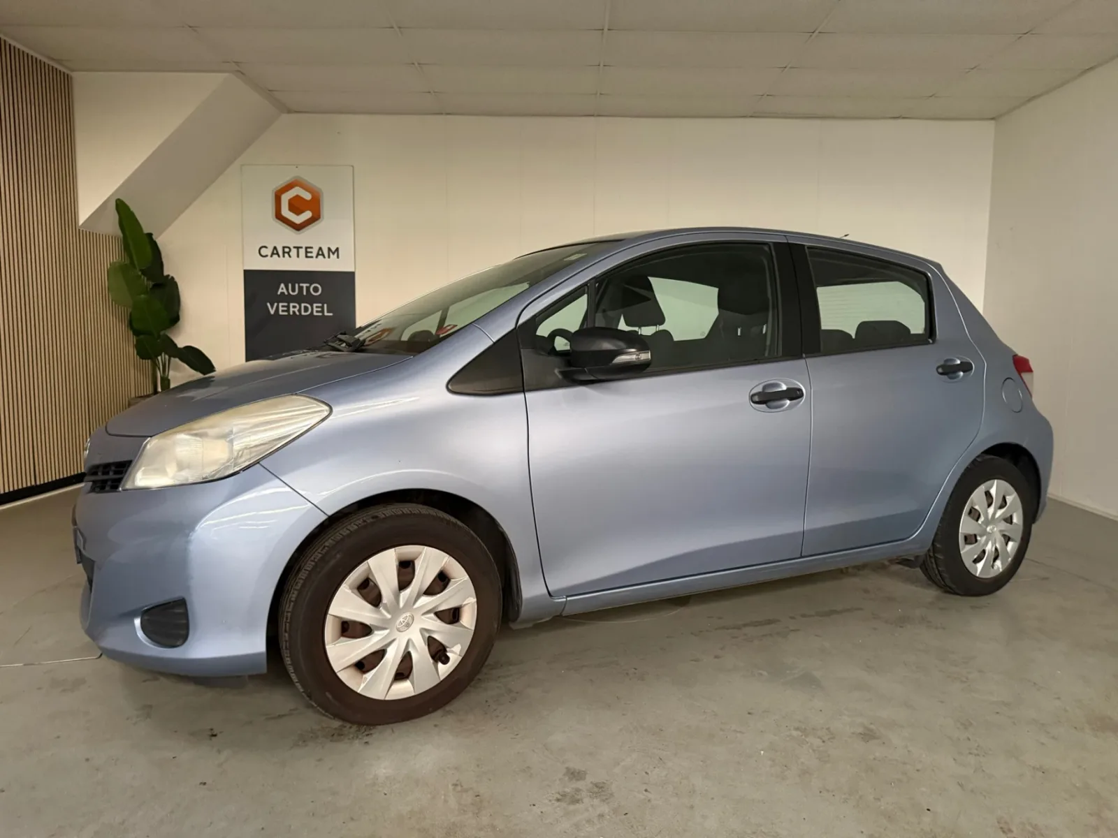 Toyota Yaris (2012) — foto 1