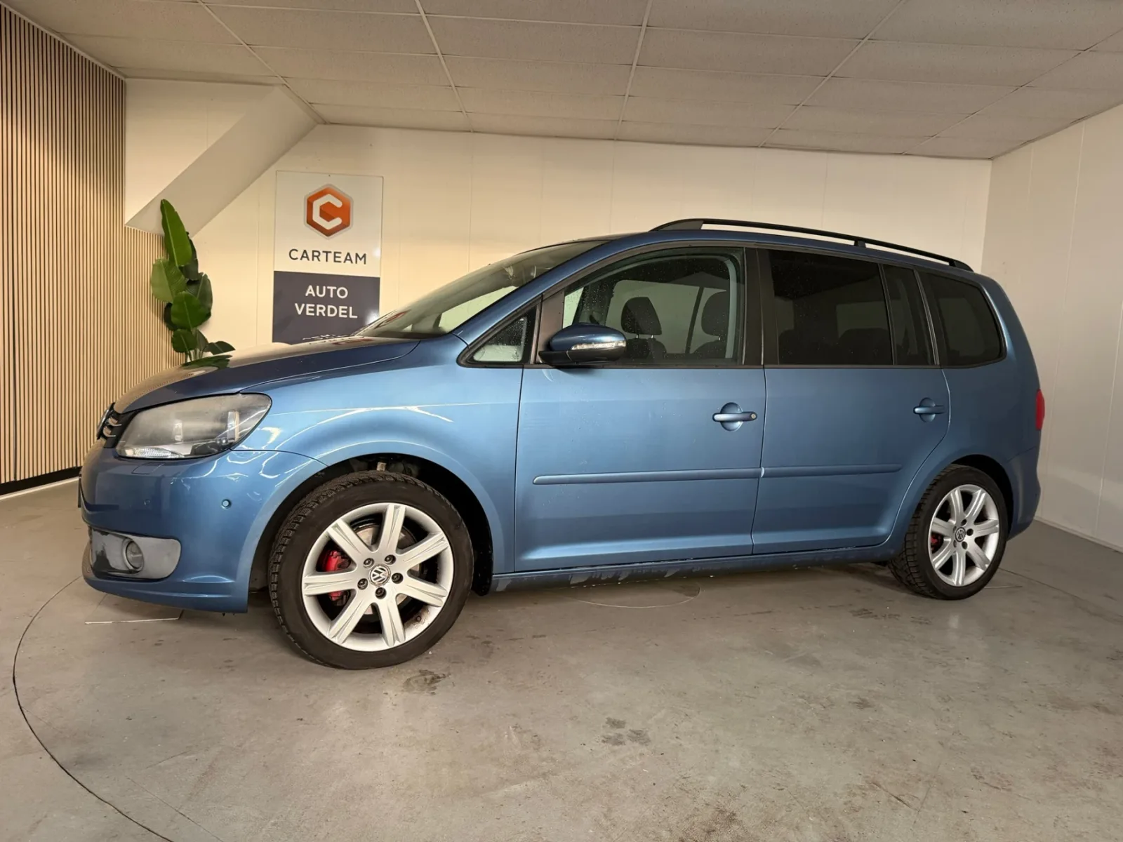 Volkswagen Touran (2010) — foto 1