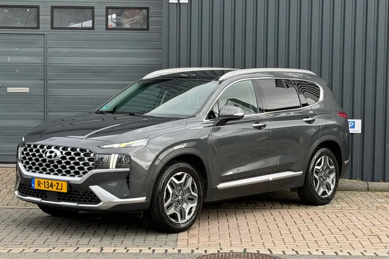 Hyundai Santa Fe (2023)