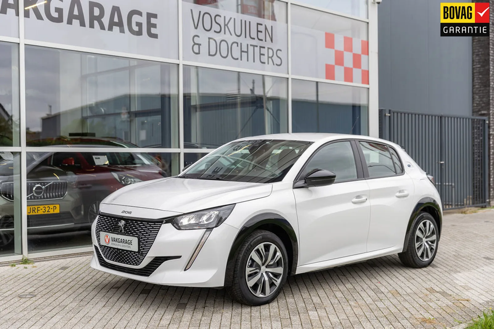 Peugeot e-208 (2023) — foto 1