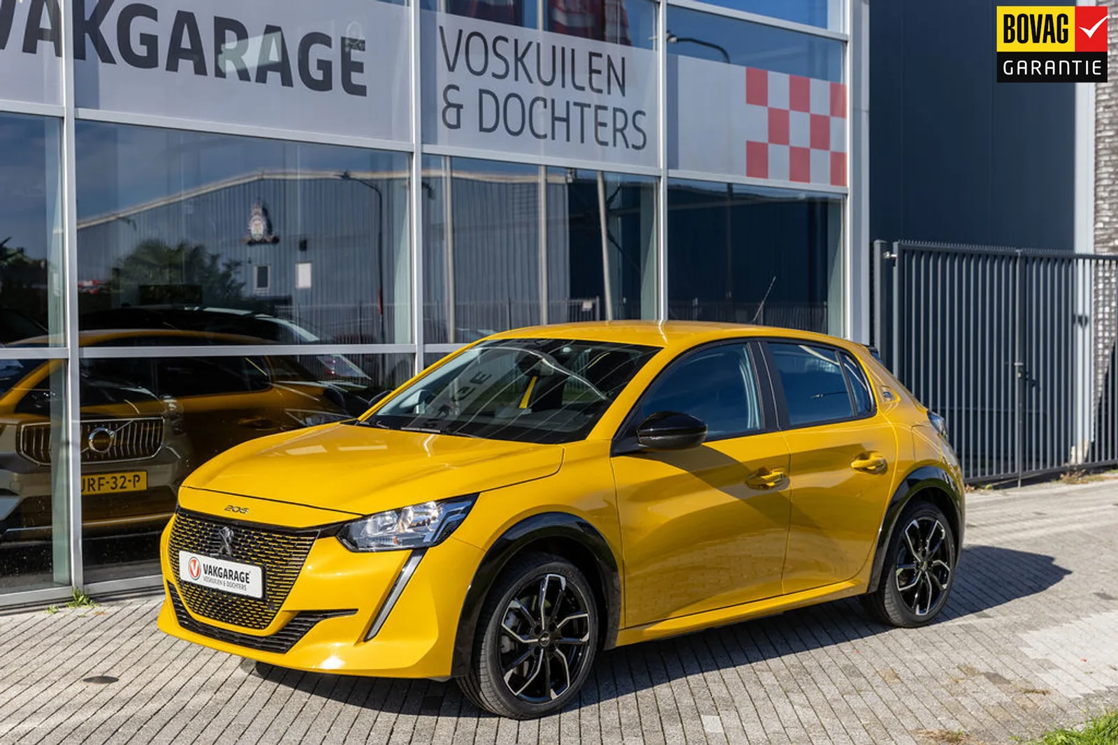 Peugeot e-208 (2022) — foto 1