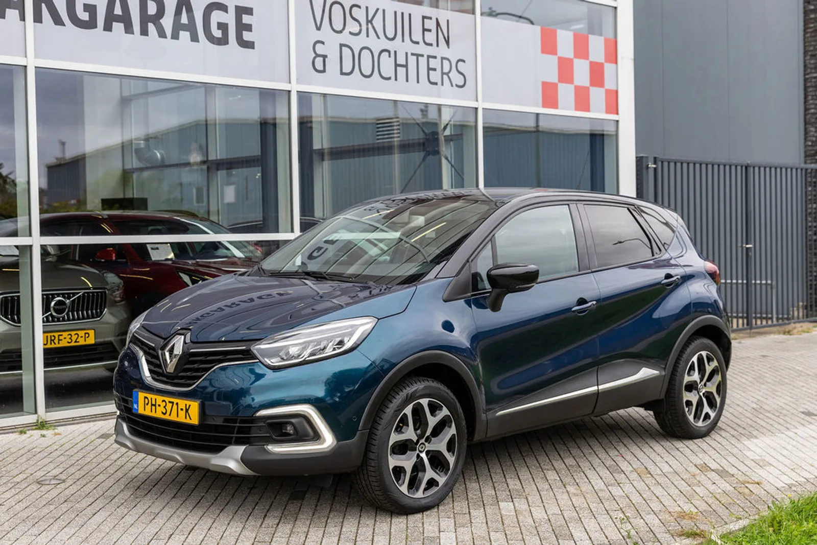 Renault Captur (2017) — foto 1