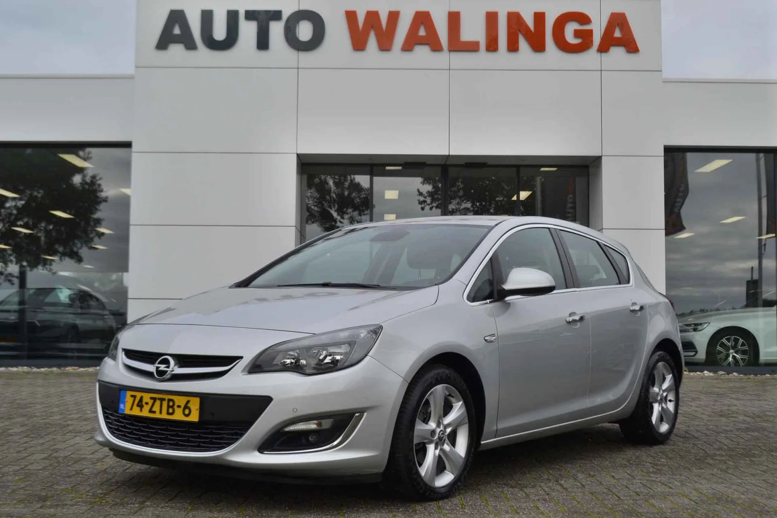 Opel Astra (2013) — foto 1