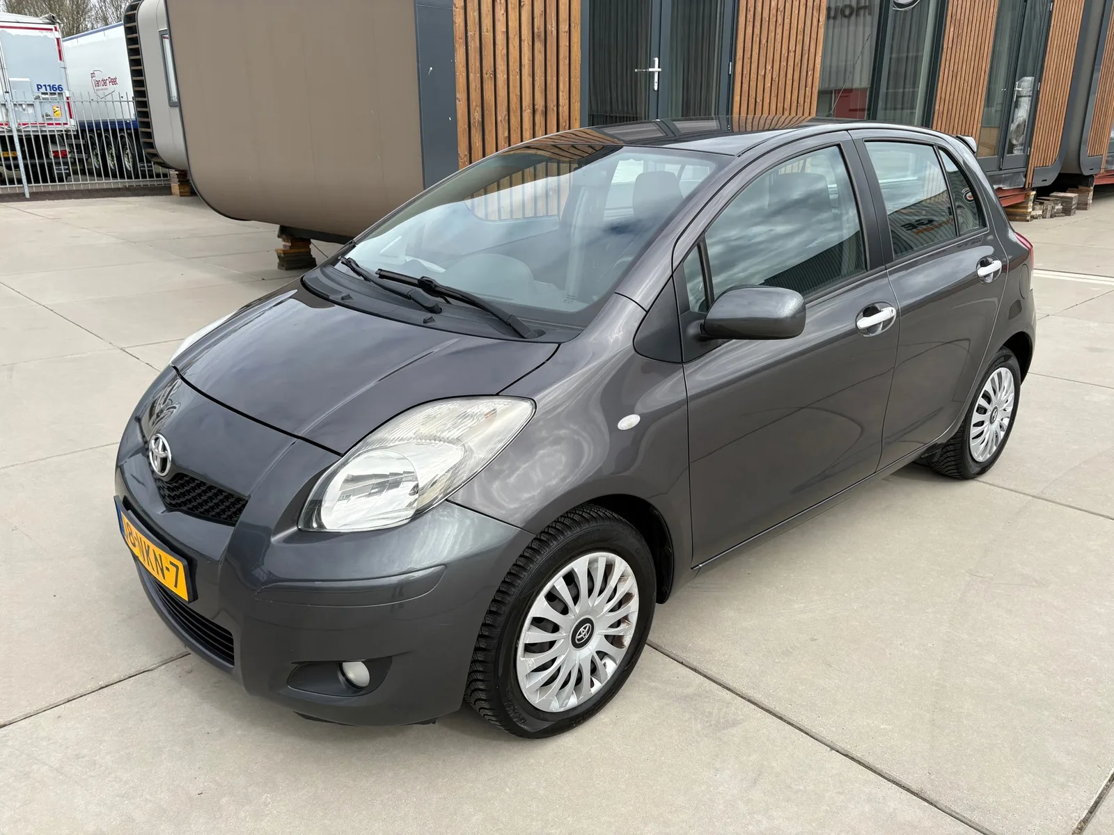 Toyota Yaris (2009) — foto 1