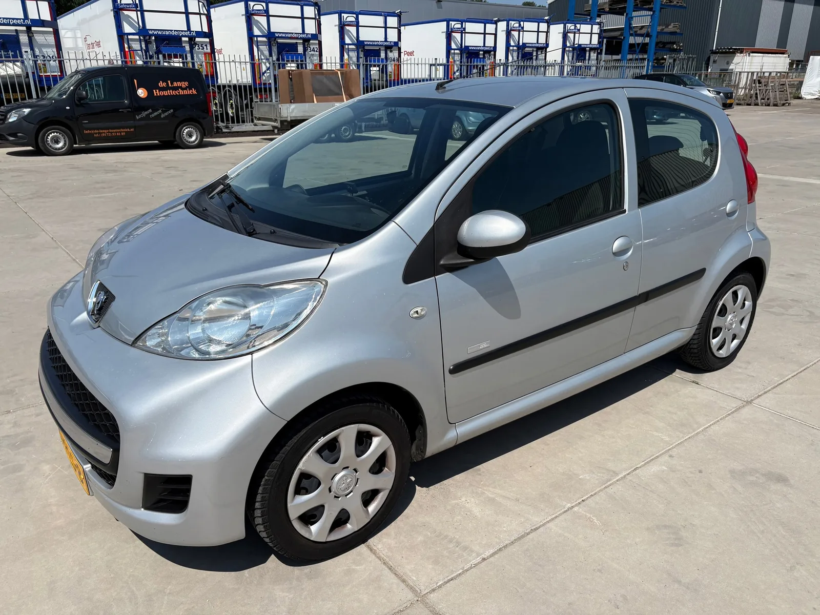 Peugeot 107 (2011) — foto 1