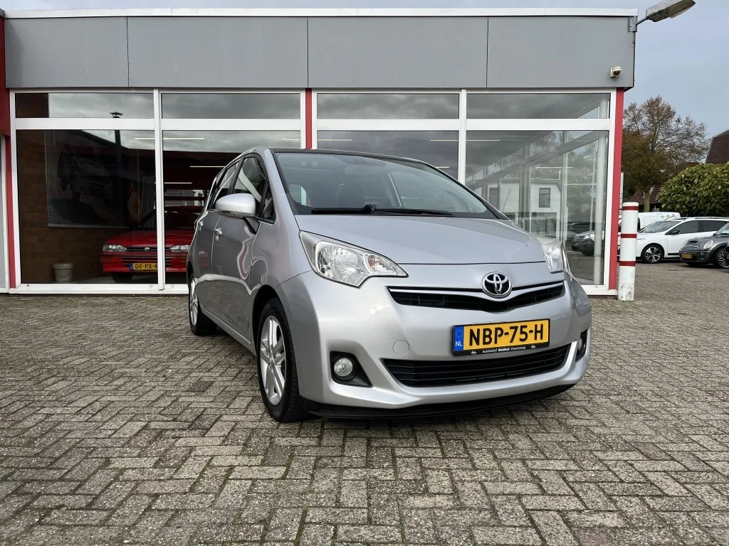 Toyota Verso (2012) — foto 1