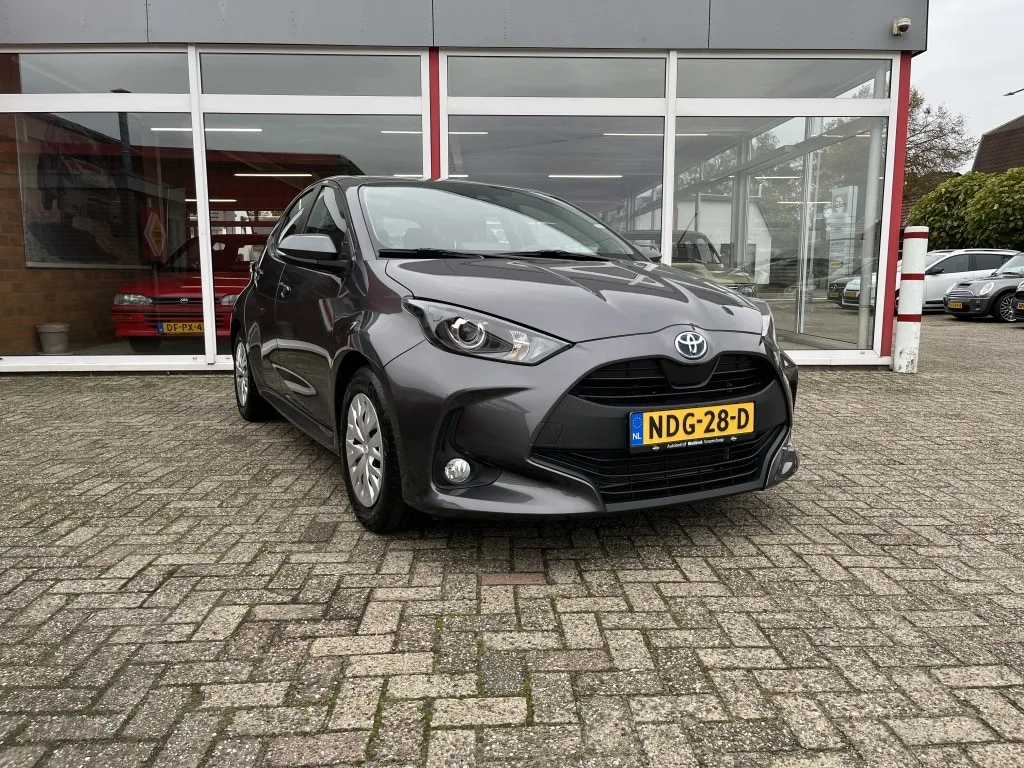 Toyota Yaris (2022) — foto 1