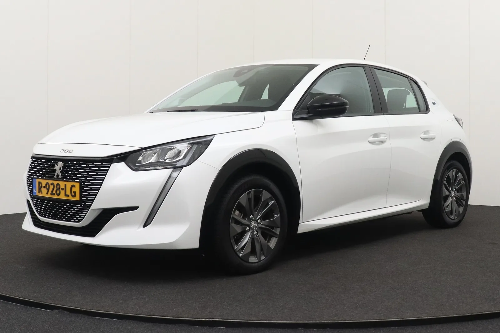 Peugeot e-208 (2022) — foto 1