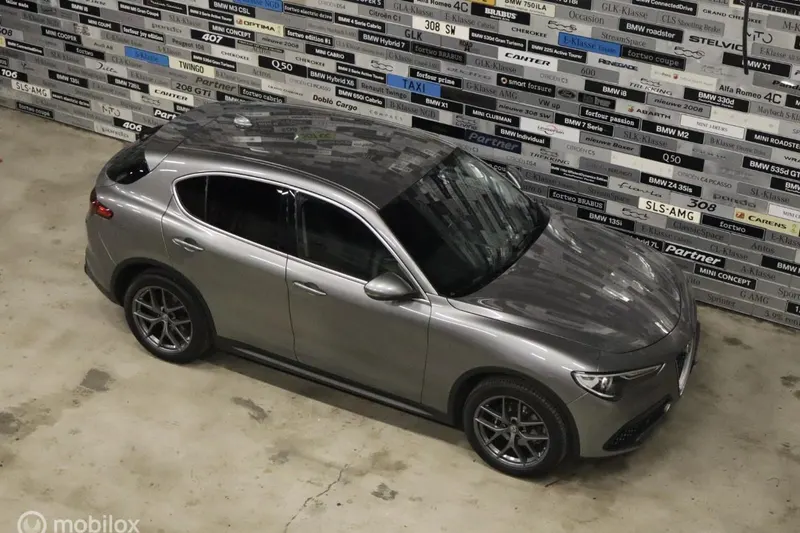 Alfa Romeo Stelvio (2017)