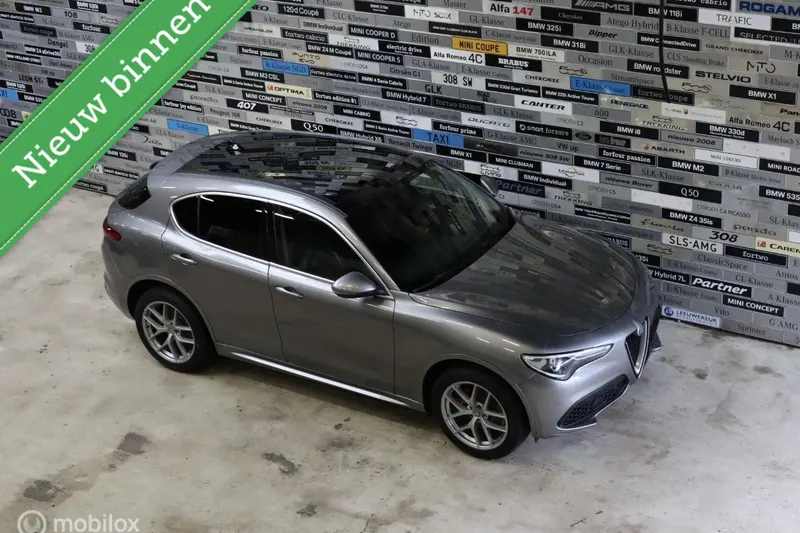 Alfa Romeo Stelvio (2017)