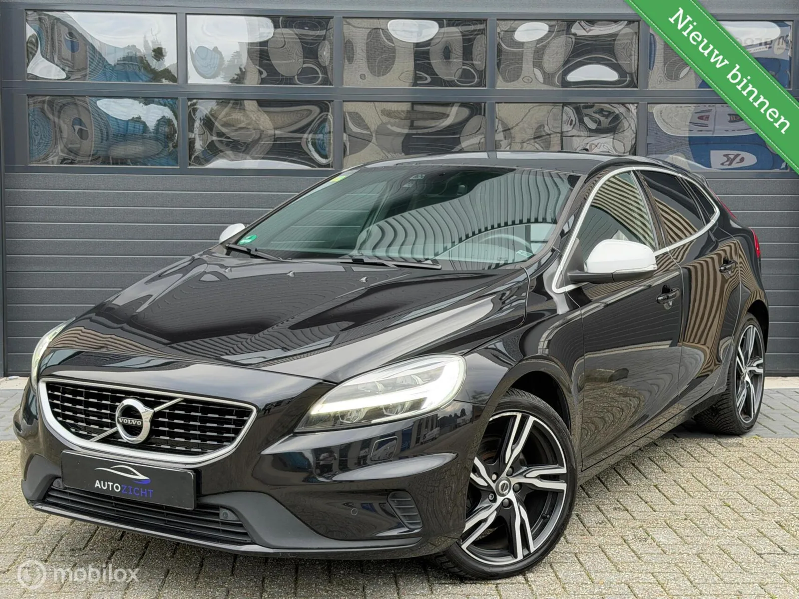 Volvo V40 (2018) — foto 1