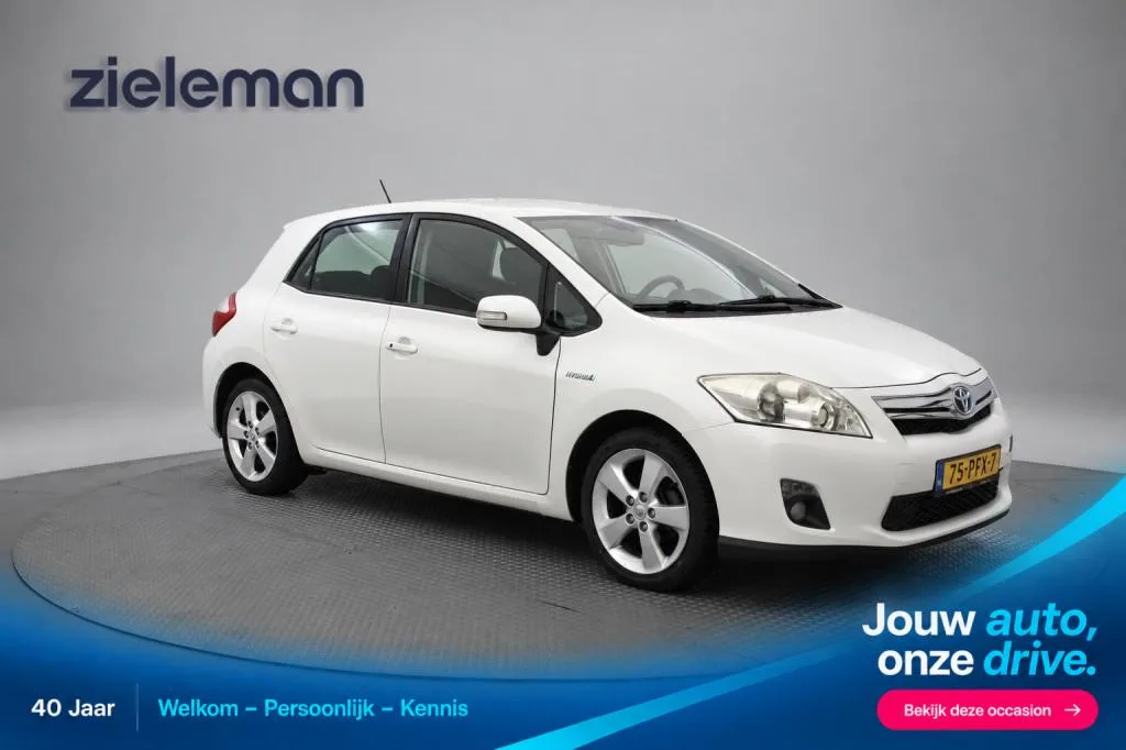 Toyota Auris (2011) — foto 1