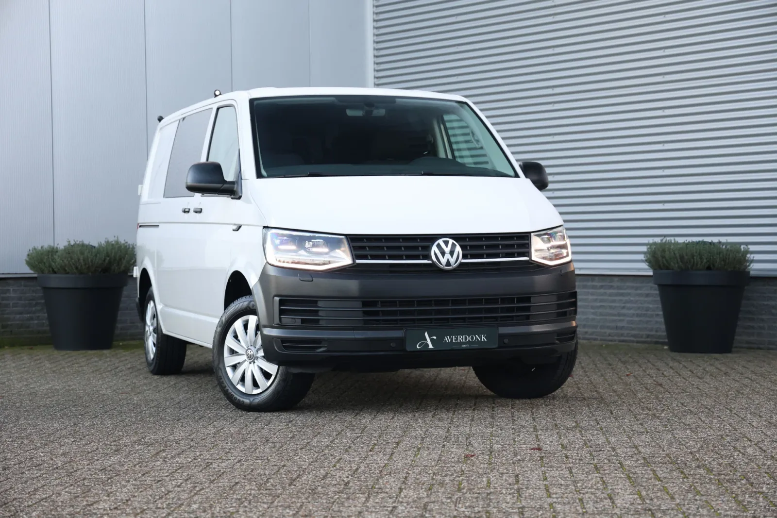 Volkswagen Transporter (2017) — foto 1