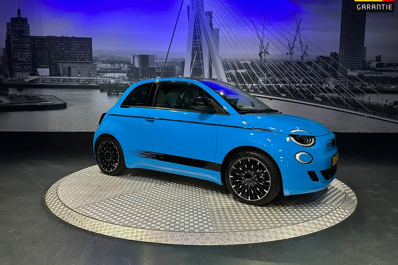 Fiat 500C (2023)