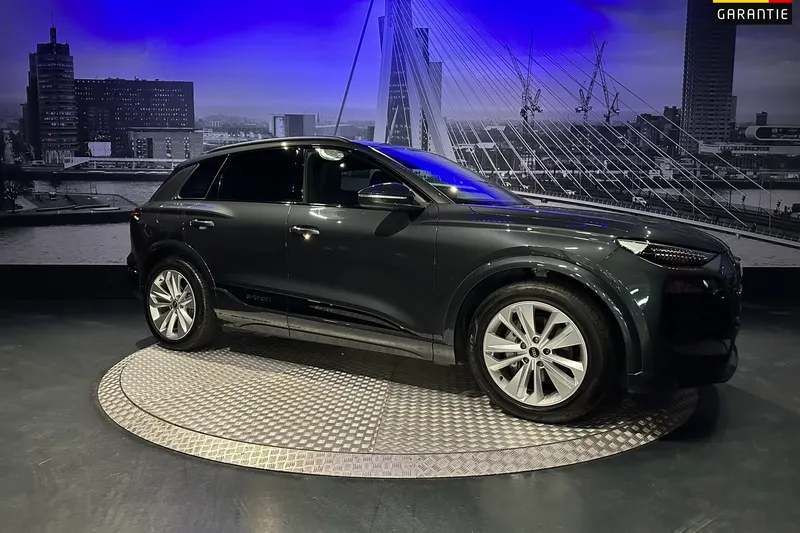 Audi Q6 e-tron (2025)