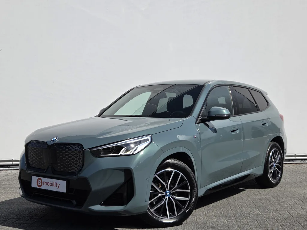 BMW iX1 (2024) — foto 1
