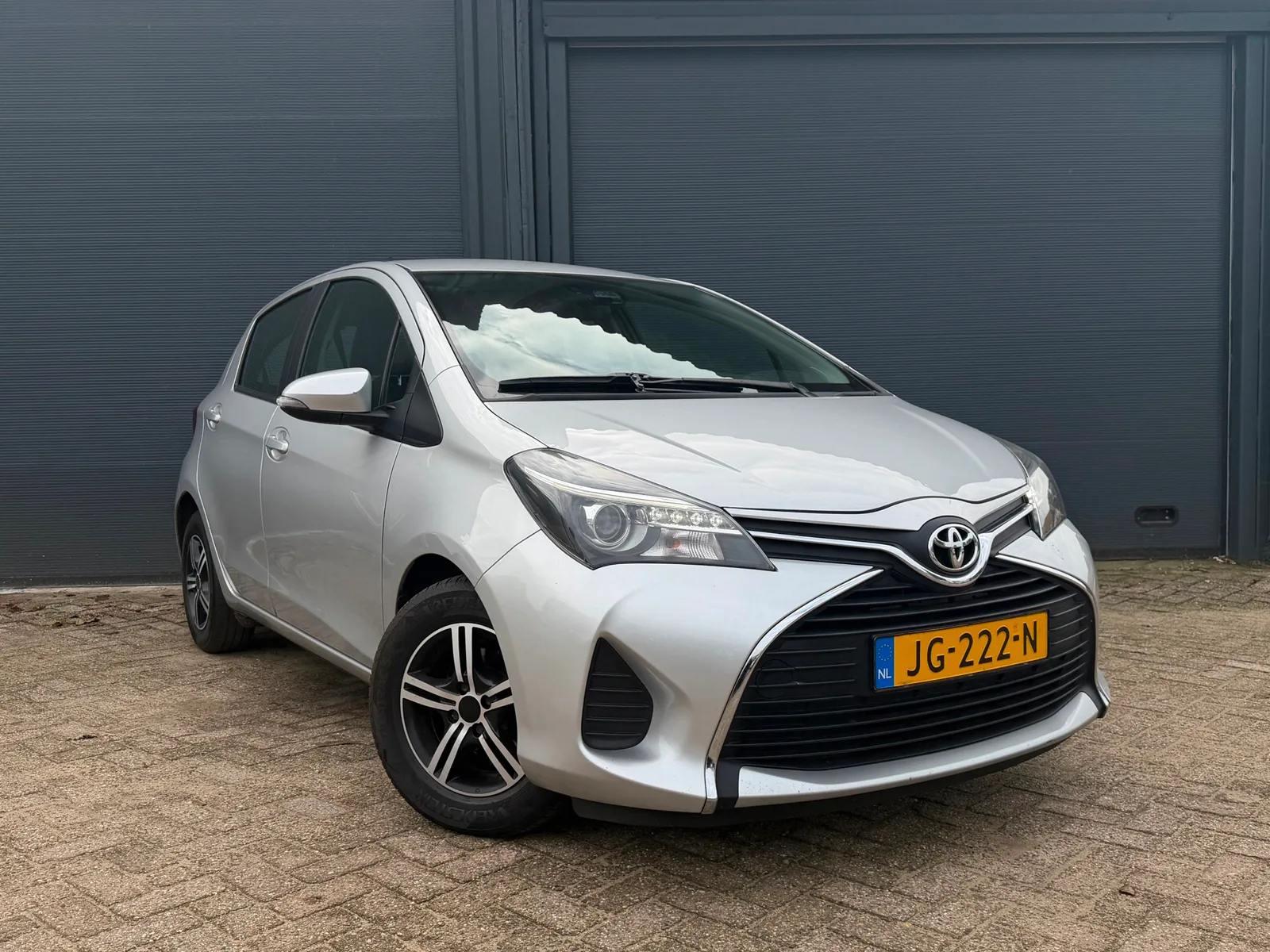 Toyota Yaris (2016) — foto 1