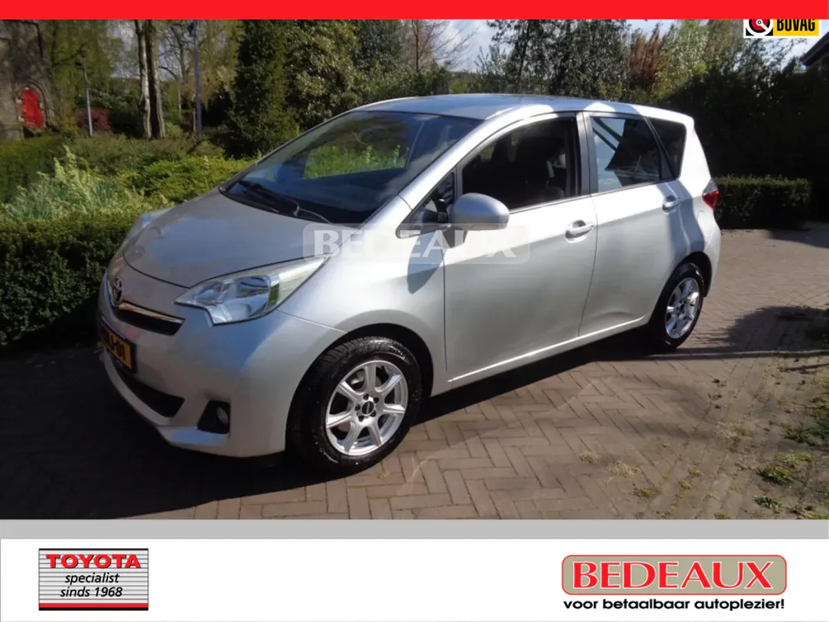 Toyota Verso (2011) — foto 1