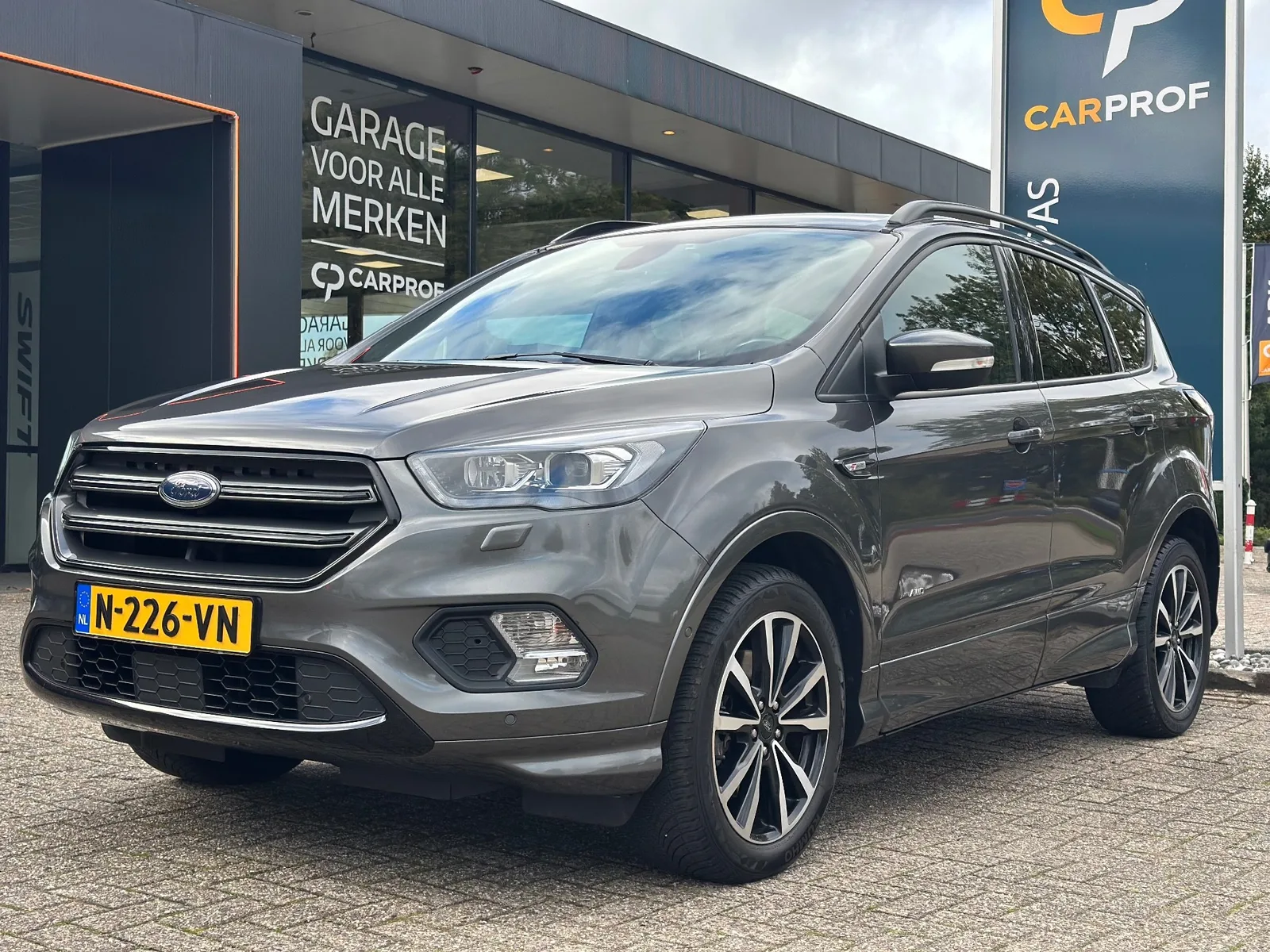 Ford Kuga (2017) — foto 1