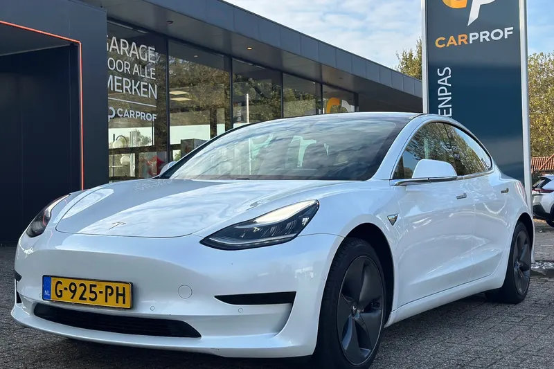 Tesla Model 3 (2019)