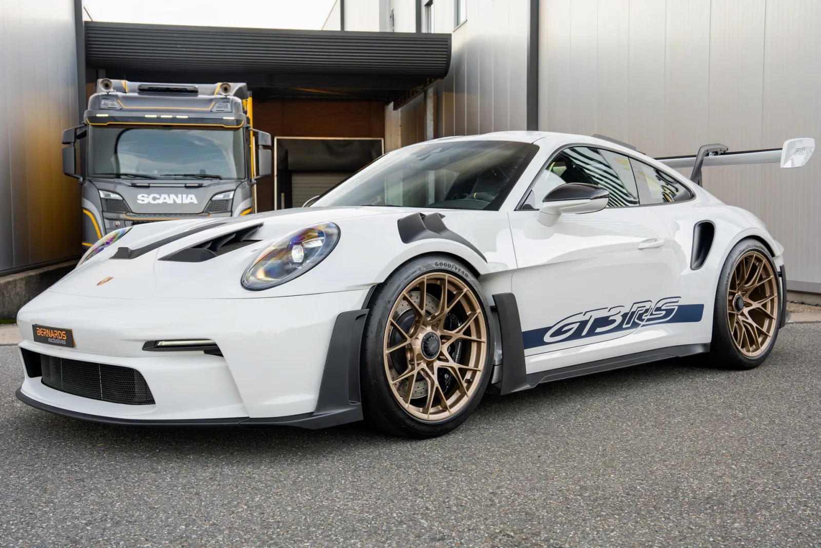 Porsche 911 (2023) — foto 1