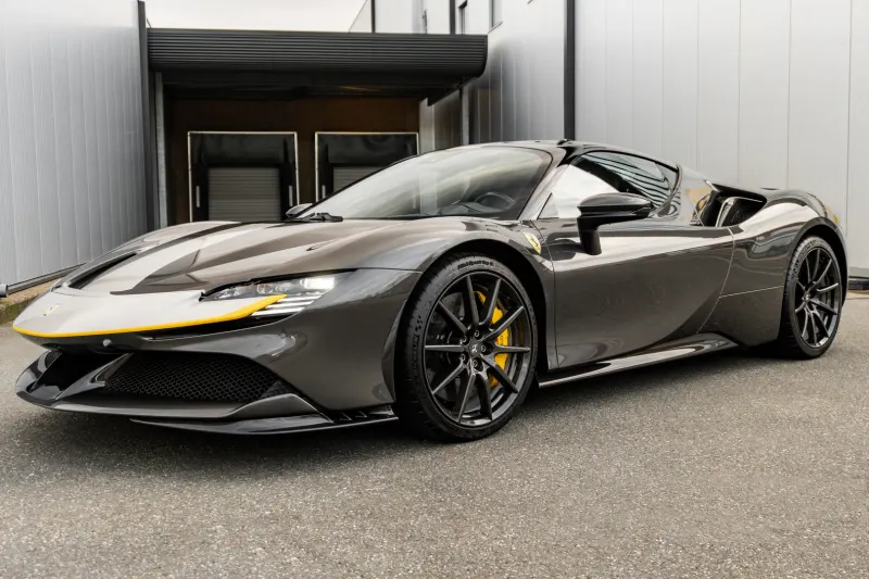 Ferrari SF90 Stradale (2021)