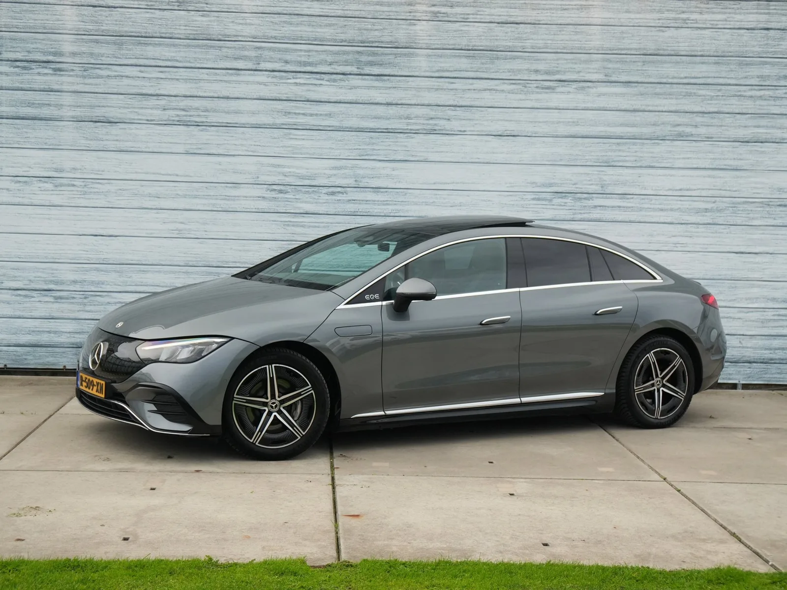 Mercedes-Benz EQE (2022) — foto 1