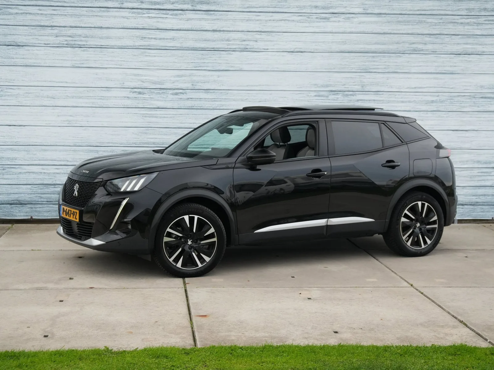 Peugeot e-2008 (2021) — foto 1