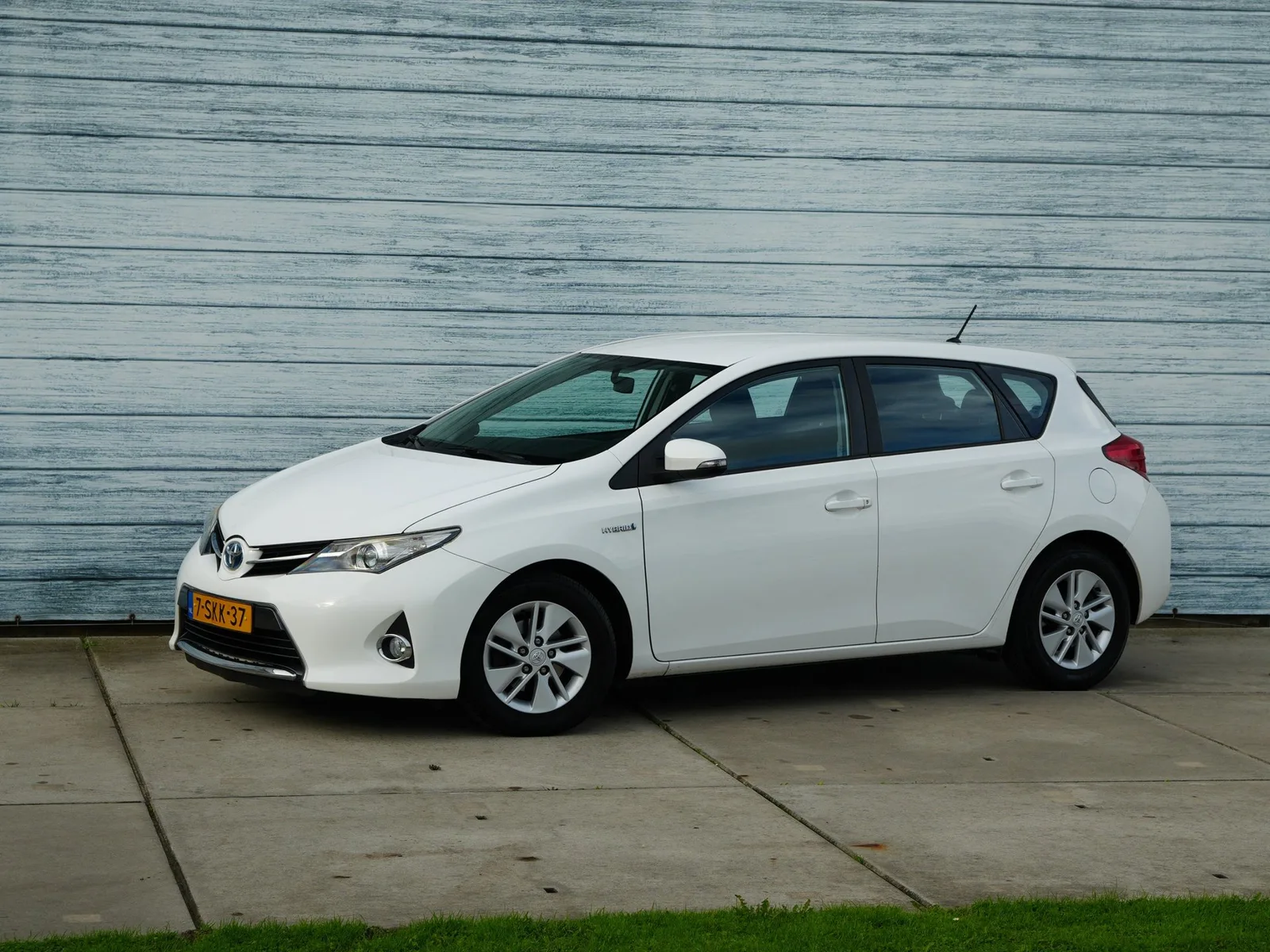Toyota Auris (2013) — foto 1