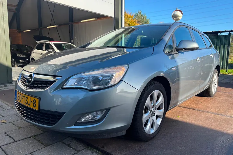 Opel Astra (2012)