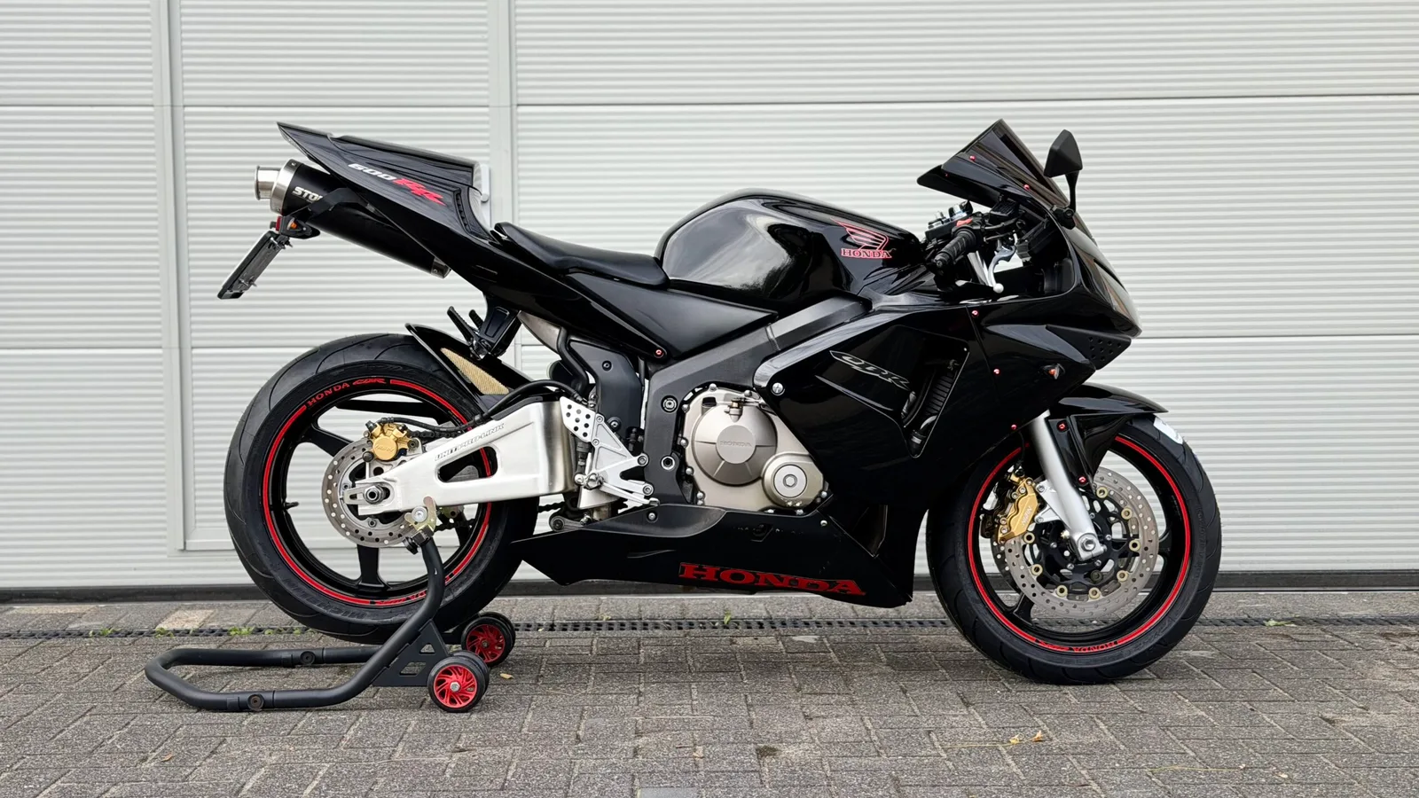Honda CBR 600 RR (2003) — foto 1