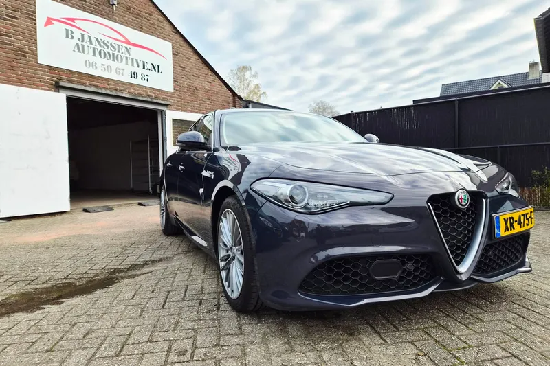 Alfa Romeo Giulia (2017)