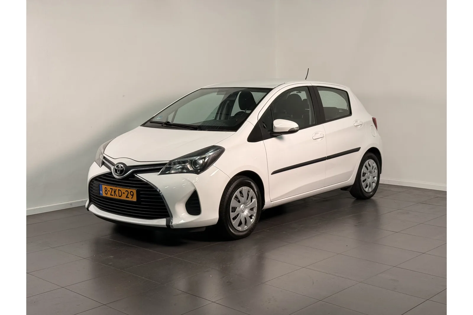 Toyota Yaris (2015) — foto 1