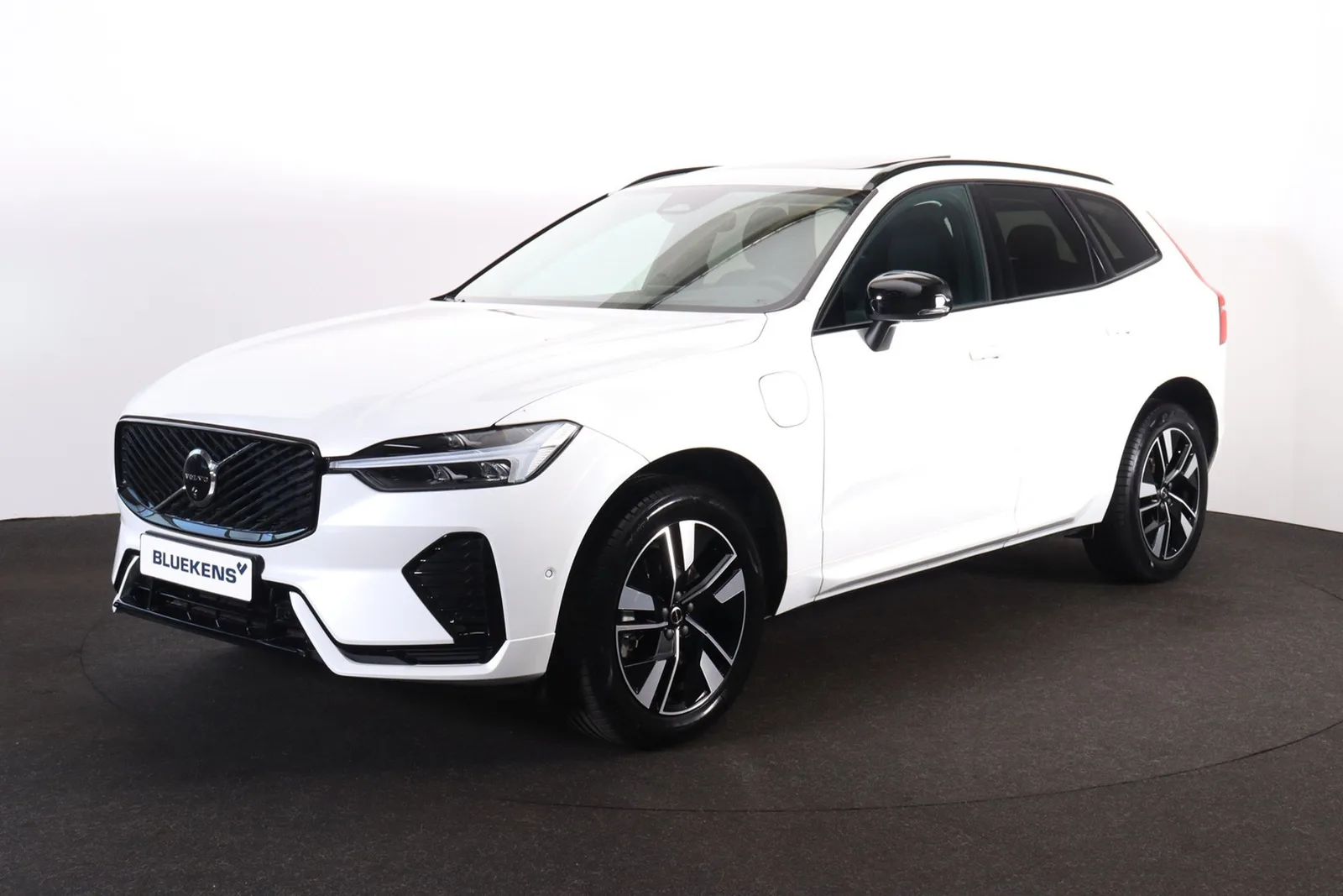 Volvo XC60 (2025) — foto 1