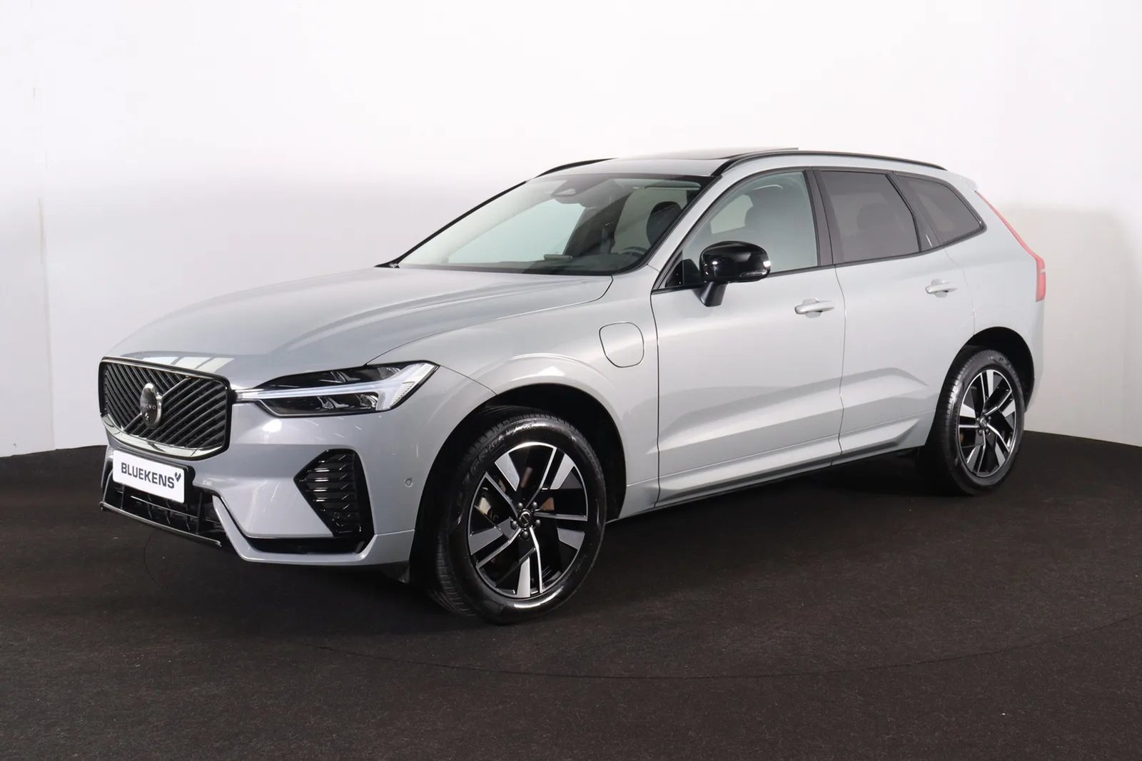 Volvo XC60 (2025) — foto 1