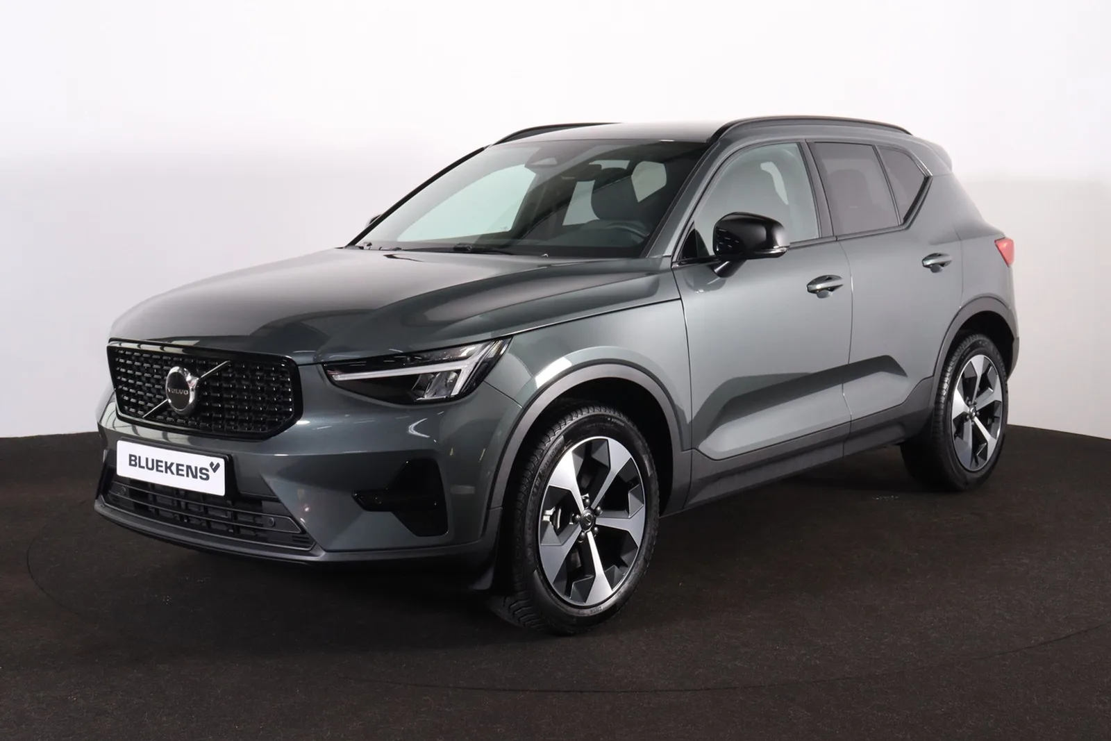 Volvo XC40 (2026) — foto 1