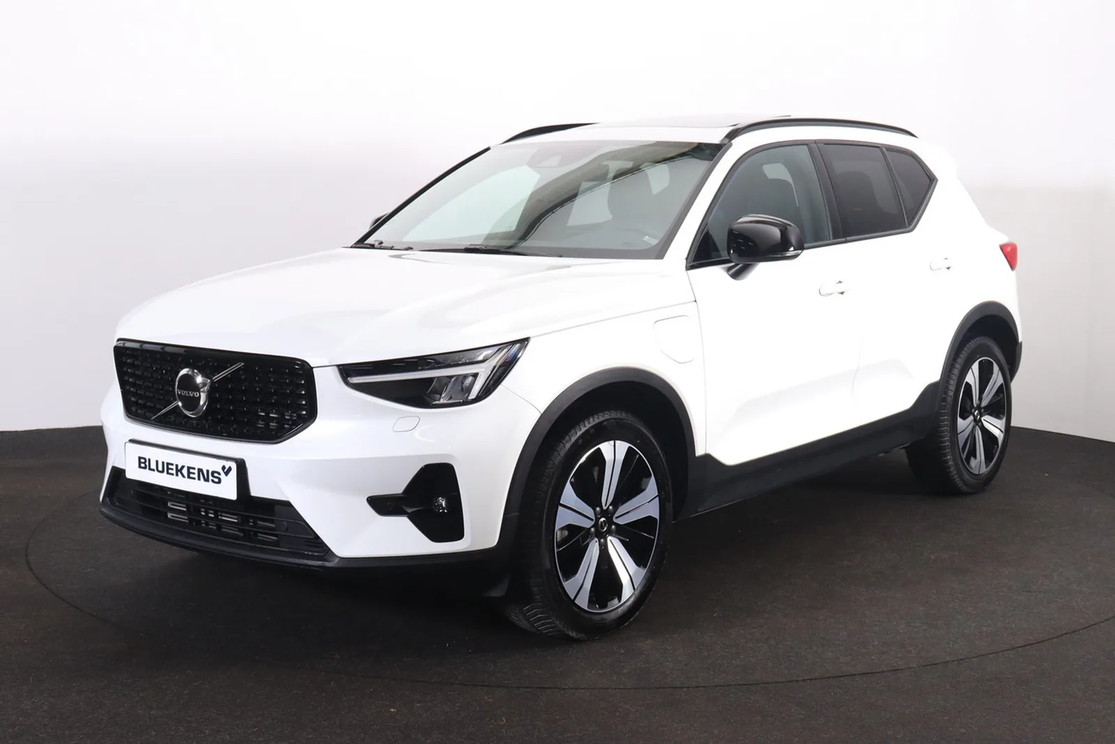 Volvo XC40 (2023) — foto 1