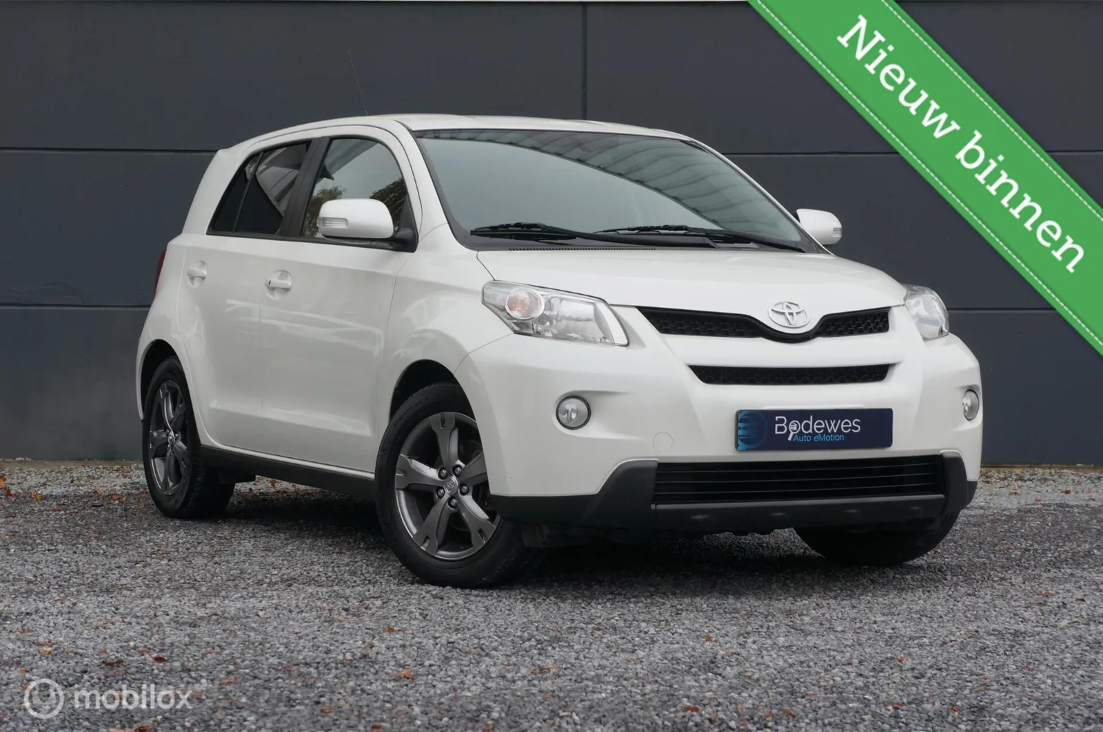 Toyota Urban Cruiser (2011) — foto 1