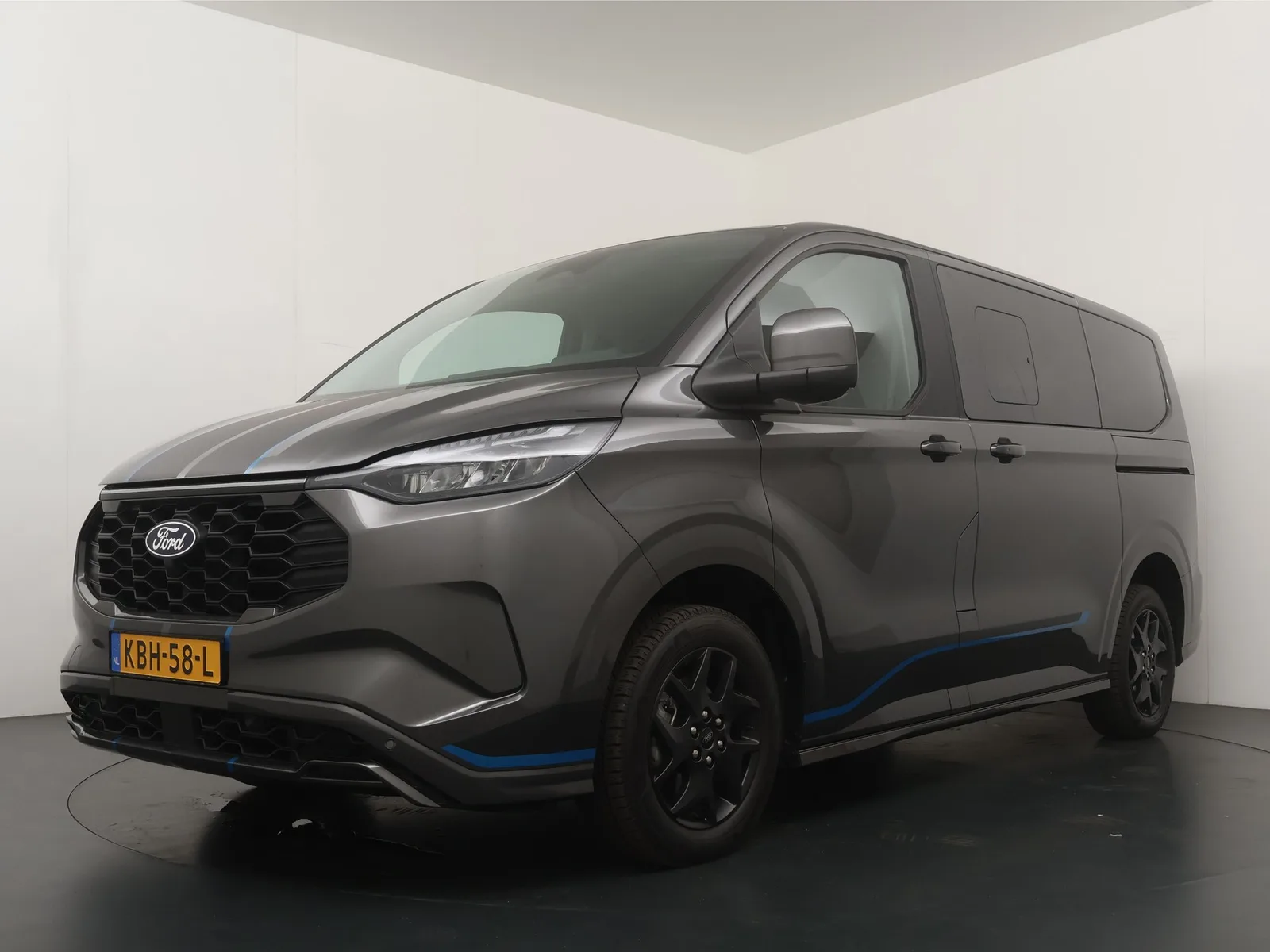 Ford Tourneo Custom (2025) — foto 1