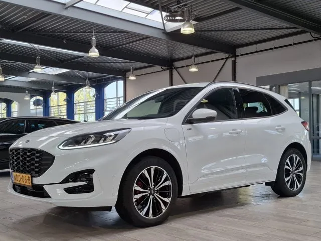 Ford Kuga (2022) — foto 1