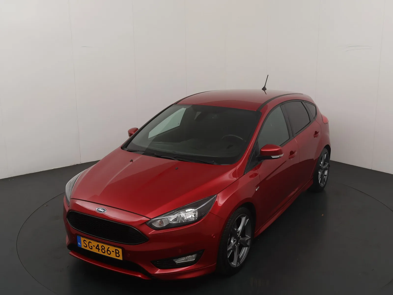 Ford Focus (2018) — foto 1