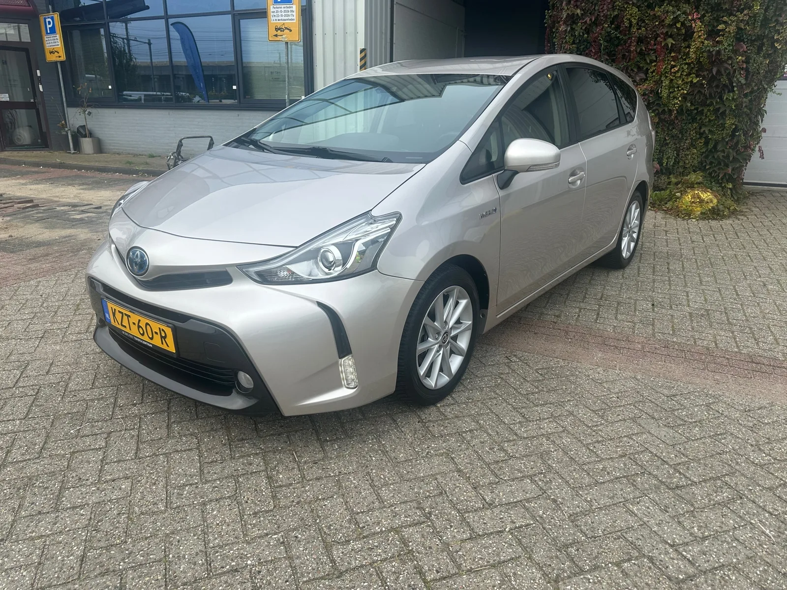 Toyota Prius (2020) — foto 1