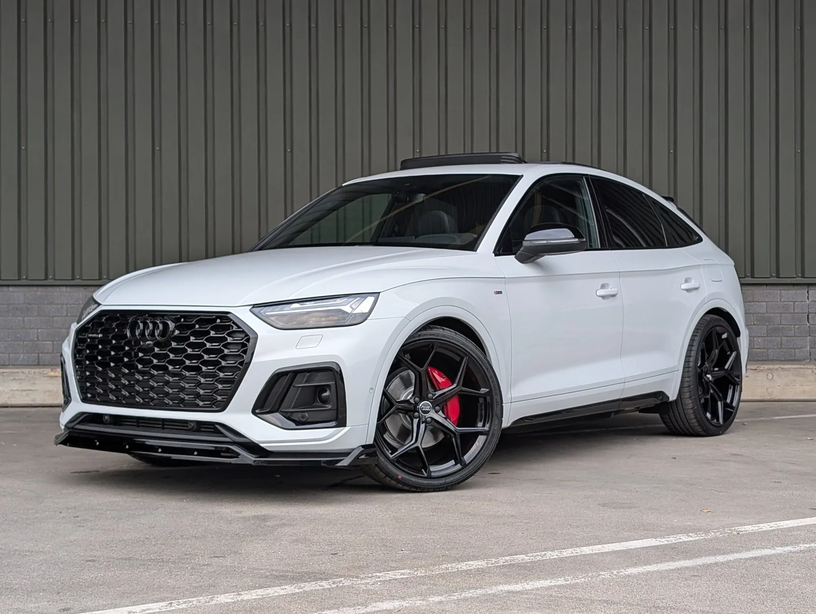Audi Q5 Sportback (2024) — foto 1