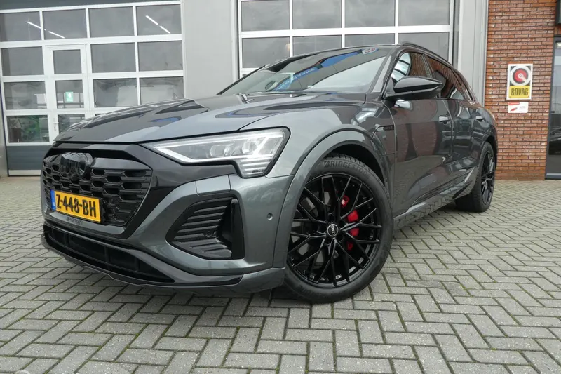Audi Q8 e-tron (2023)