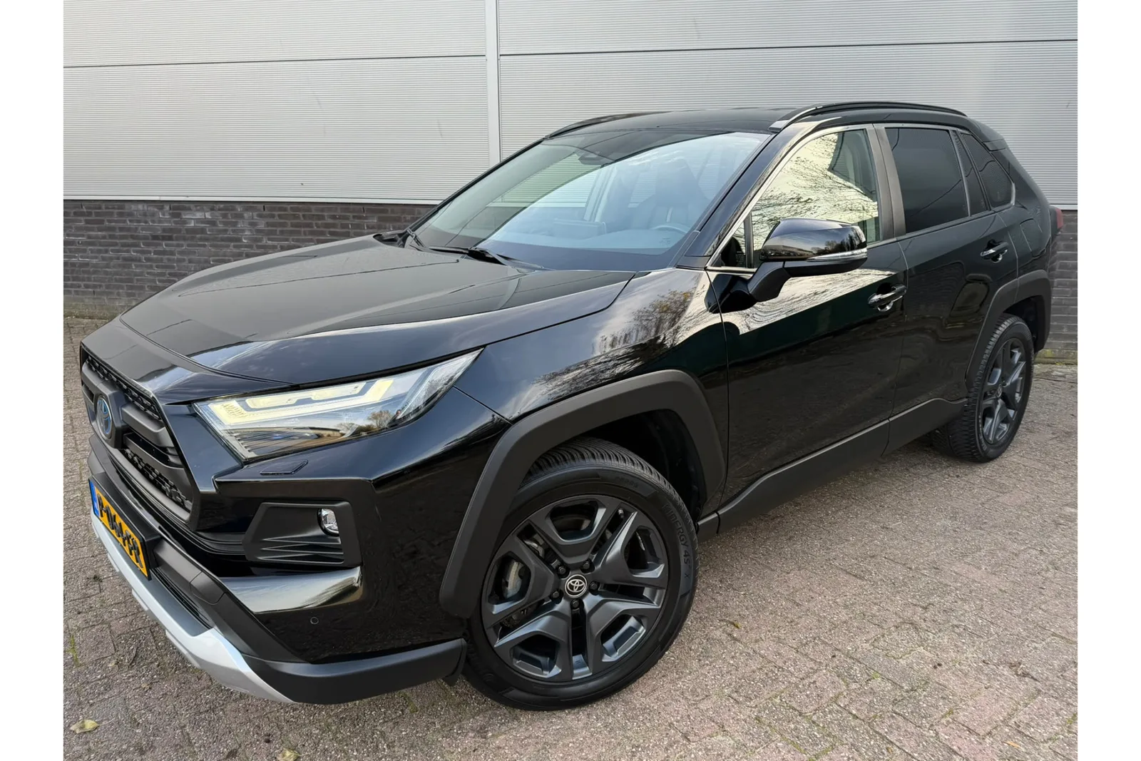 Toyota RAV4 (2022) — foto 1