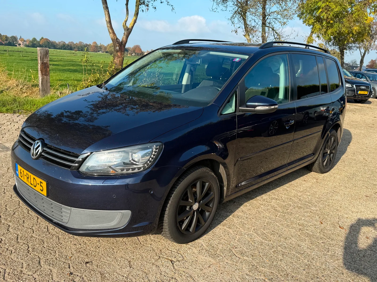 Volkswagen Touran (2011) — foto 1