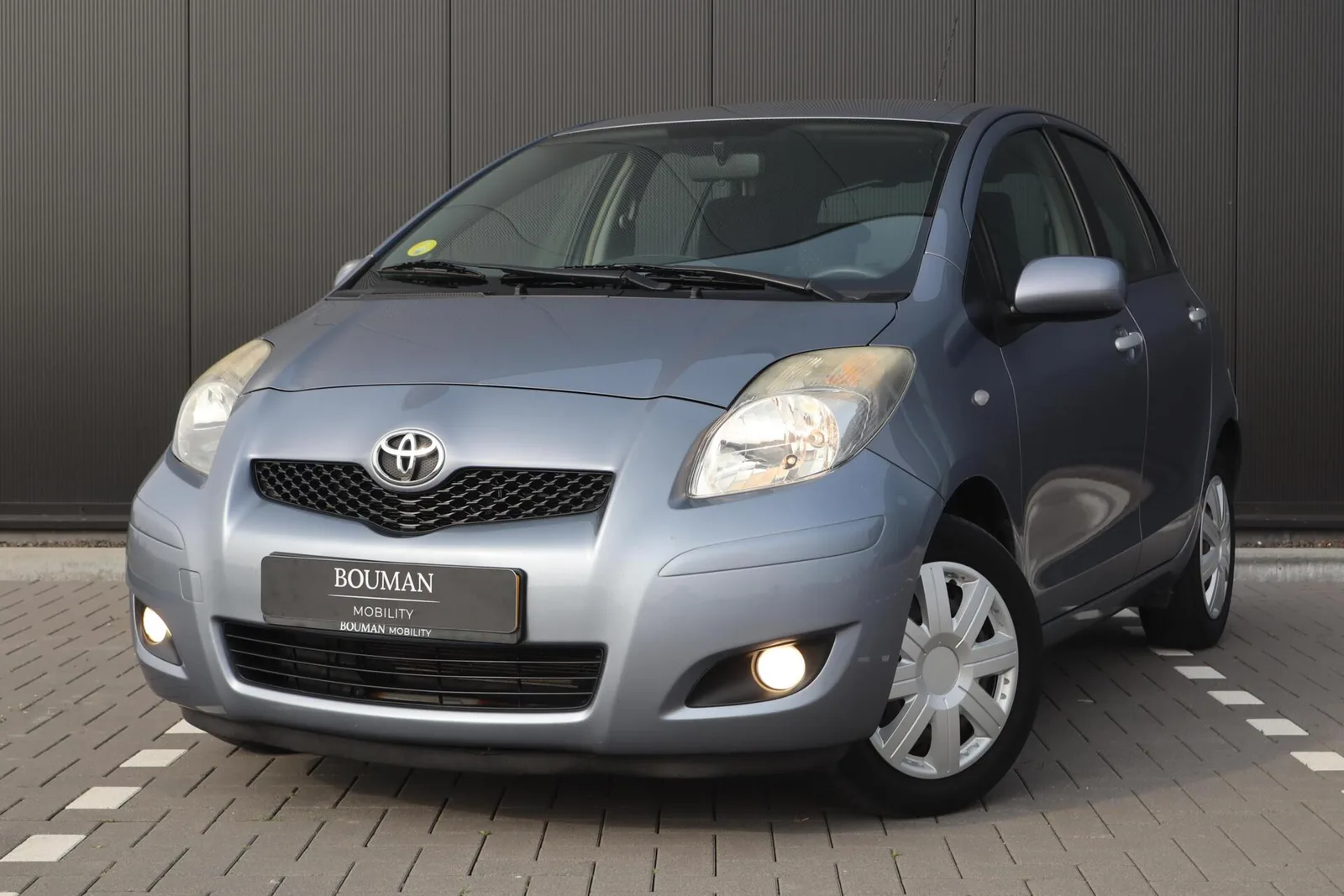 Toyota Yaris (2010) — foto 1