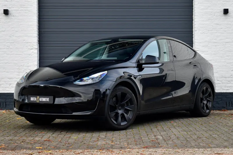 Tesla Model Y (2024)