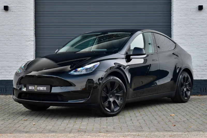 Tesla Model Y (2024)